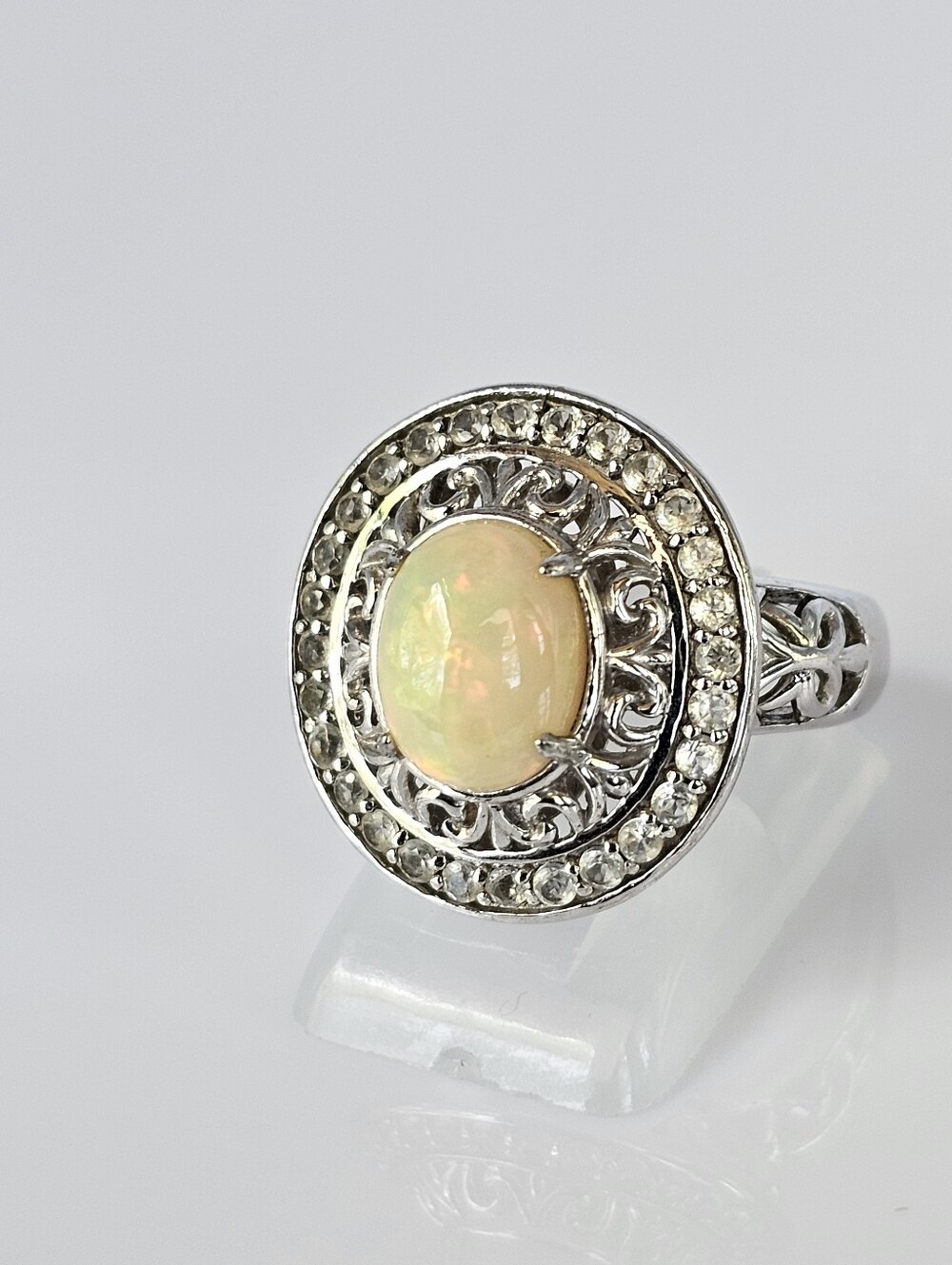 Genuine Victoria Wieck Welo Opal & White Topaz Ring Size 9!